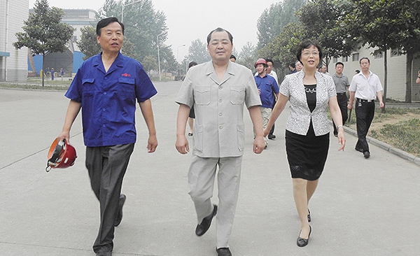 原河南省副省長(zhǎng)劉新民-鄭州市委常委、組織部長(zhǎng)高建慧在公司視察工作